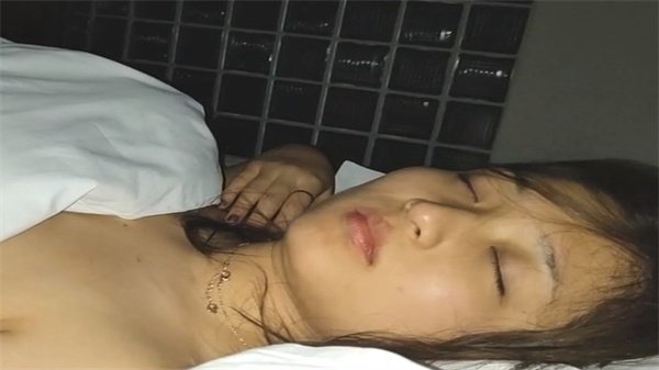 彪悍胡子大叔约炮清纯女大学生，紧致嫩逼水润多汁，回味无穷