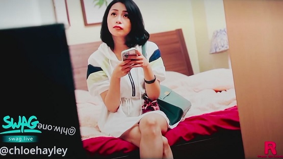 床下偷藏内衣痴汉被巨乳人妻发现！骚穴饥渴叫出来狂操颜射！